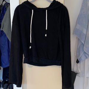 Crop Sweatshirt w Flowy Sleeves. HOODED.